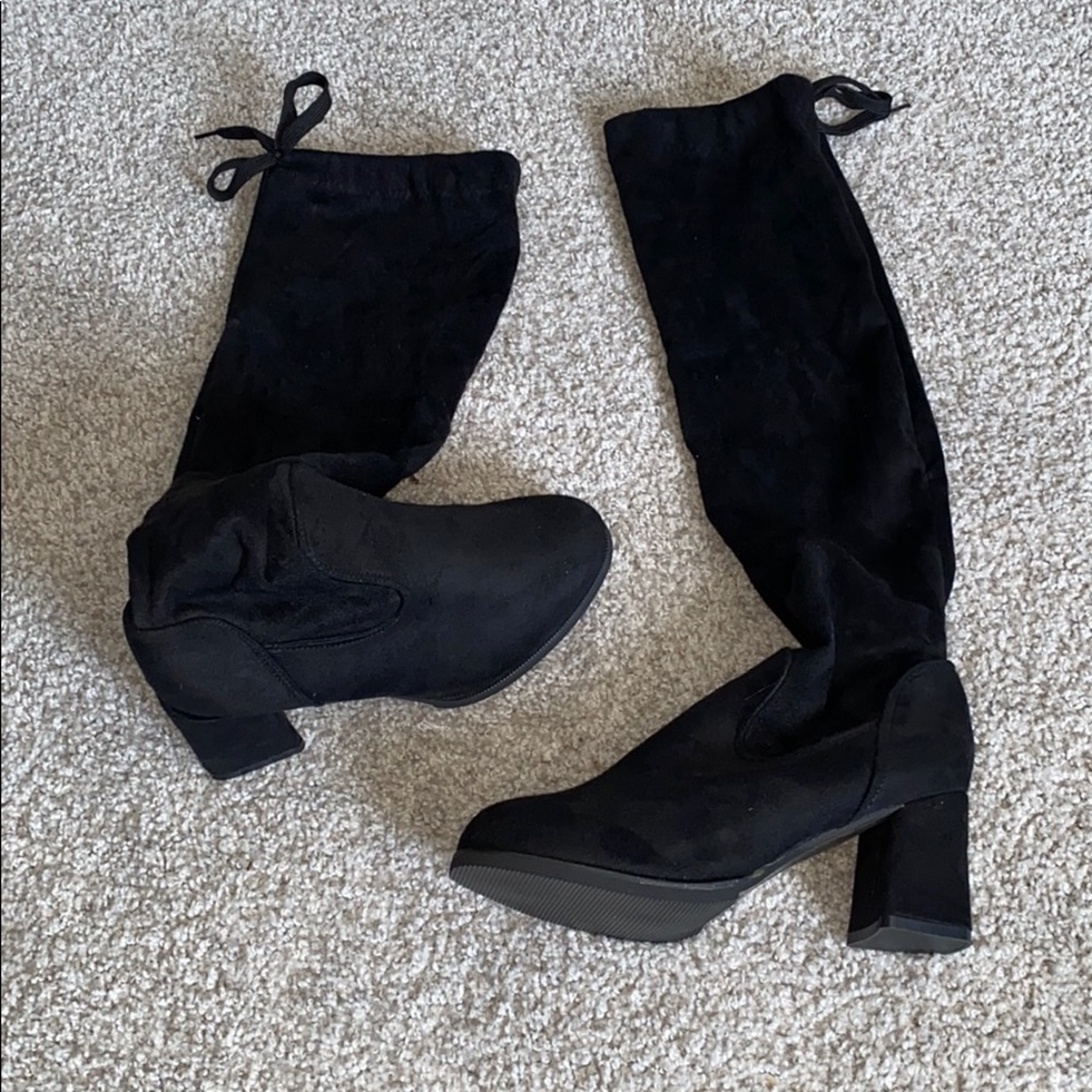 New knee high heeled boots✨🤍